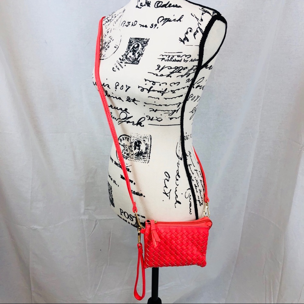 Charming Charlie Crossbody Purse. (meb)